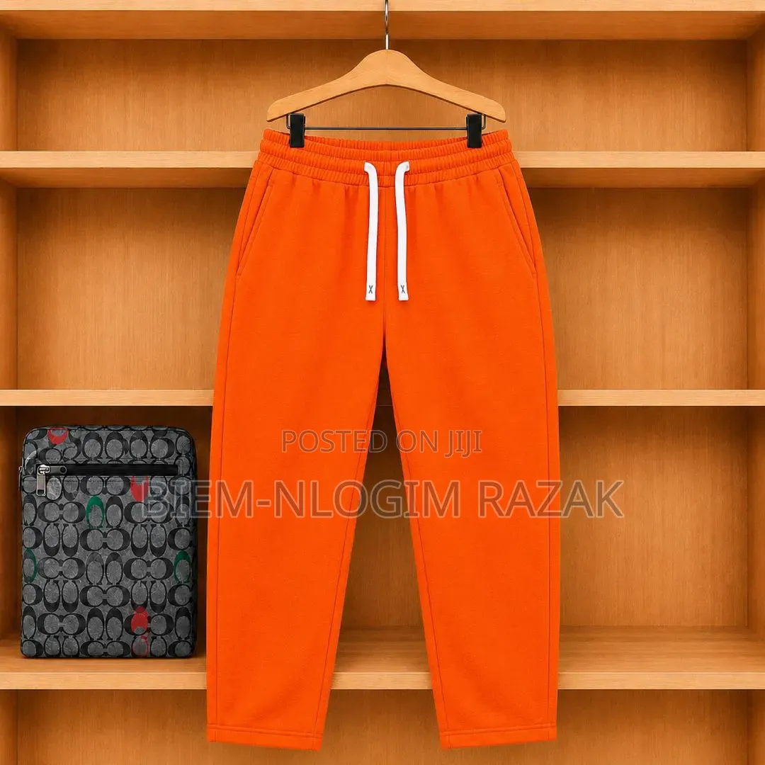 High Quality Plain Bumper N Free Leg Joggers Available in Stock