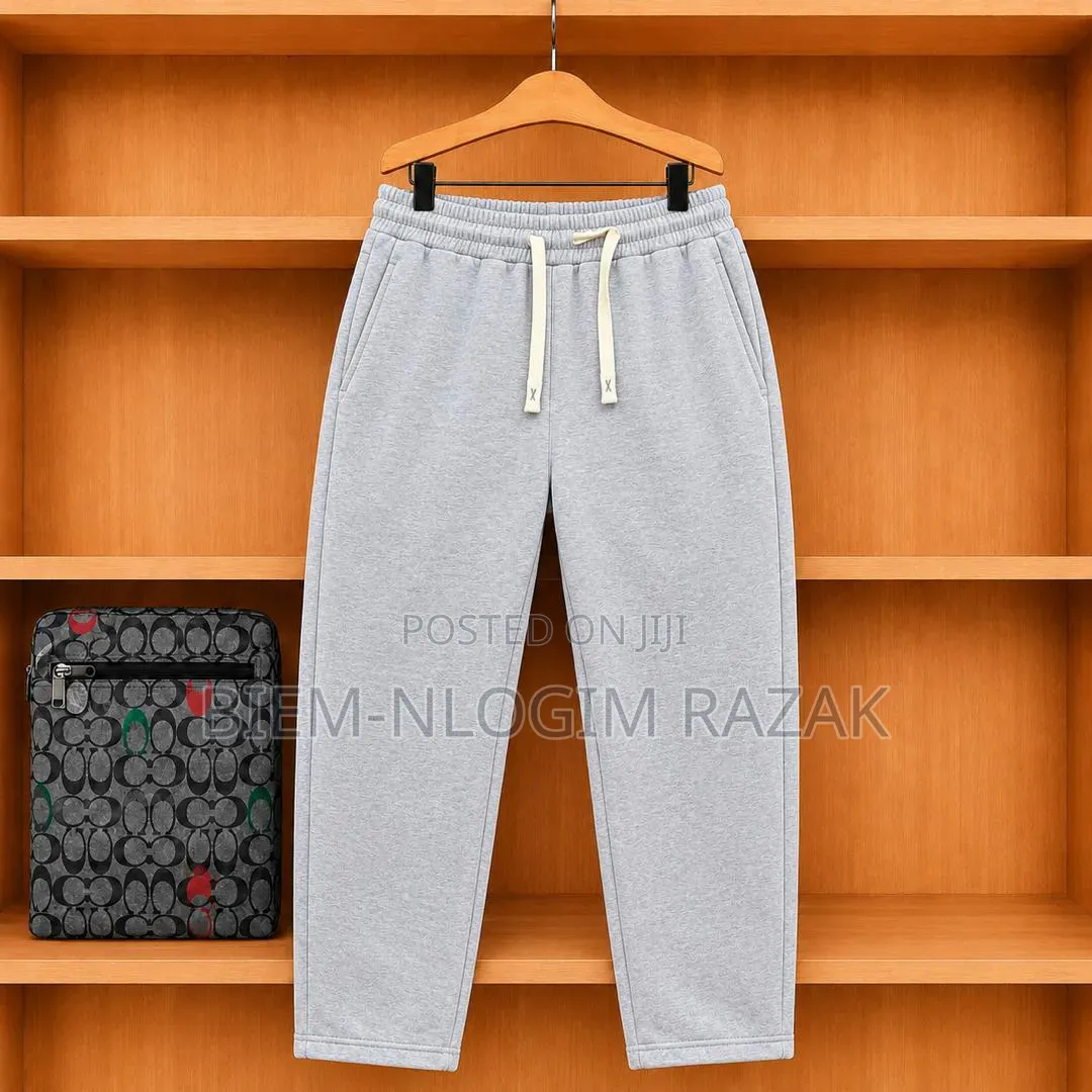 High Quality Plain Bumper N Free Leg Joggers Available in Stock