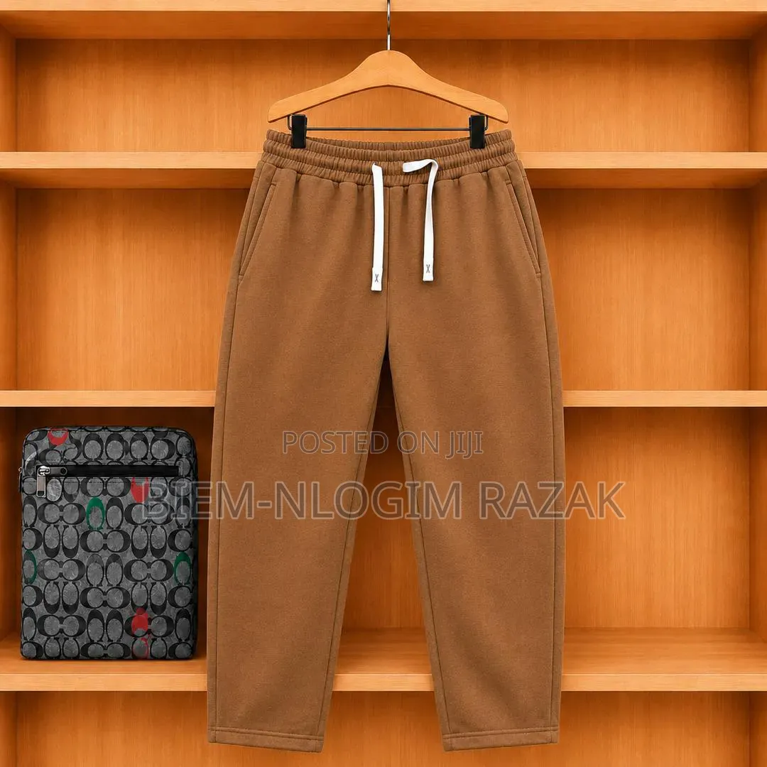 High Quality Plain Bumper N Free Leg Joggers Available in Stock