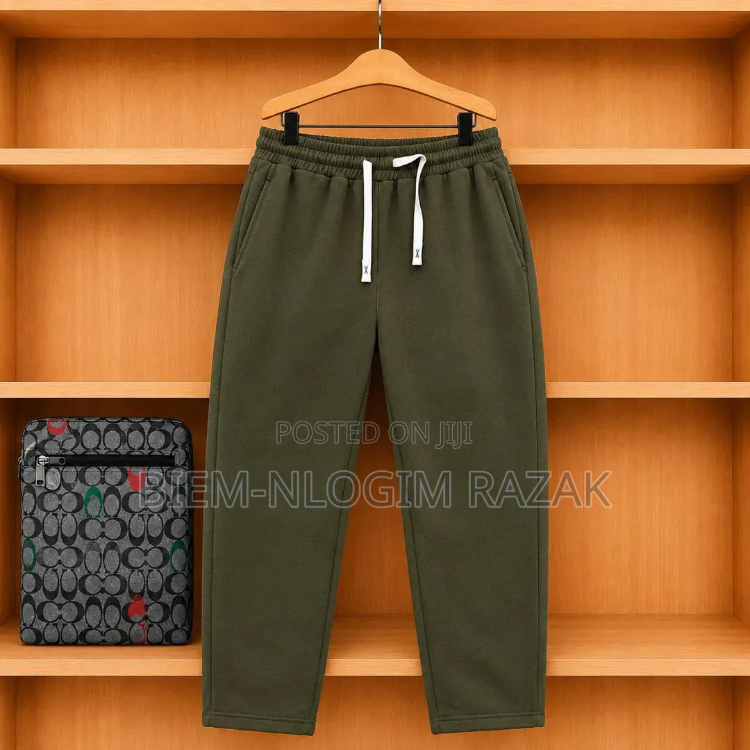 High Quality Plain Bumper N Free Leg Joggers Available in Stock