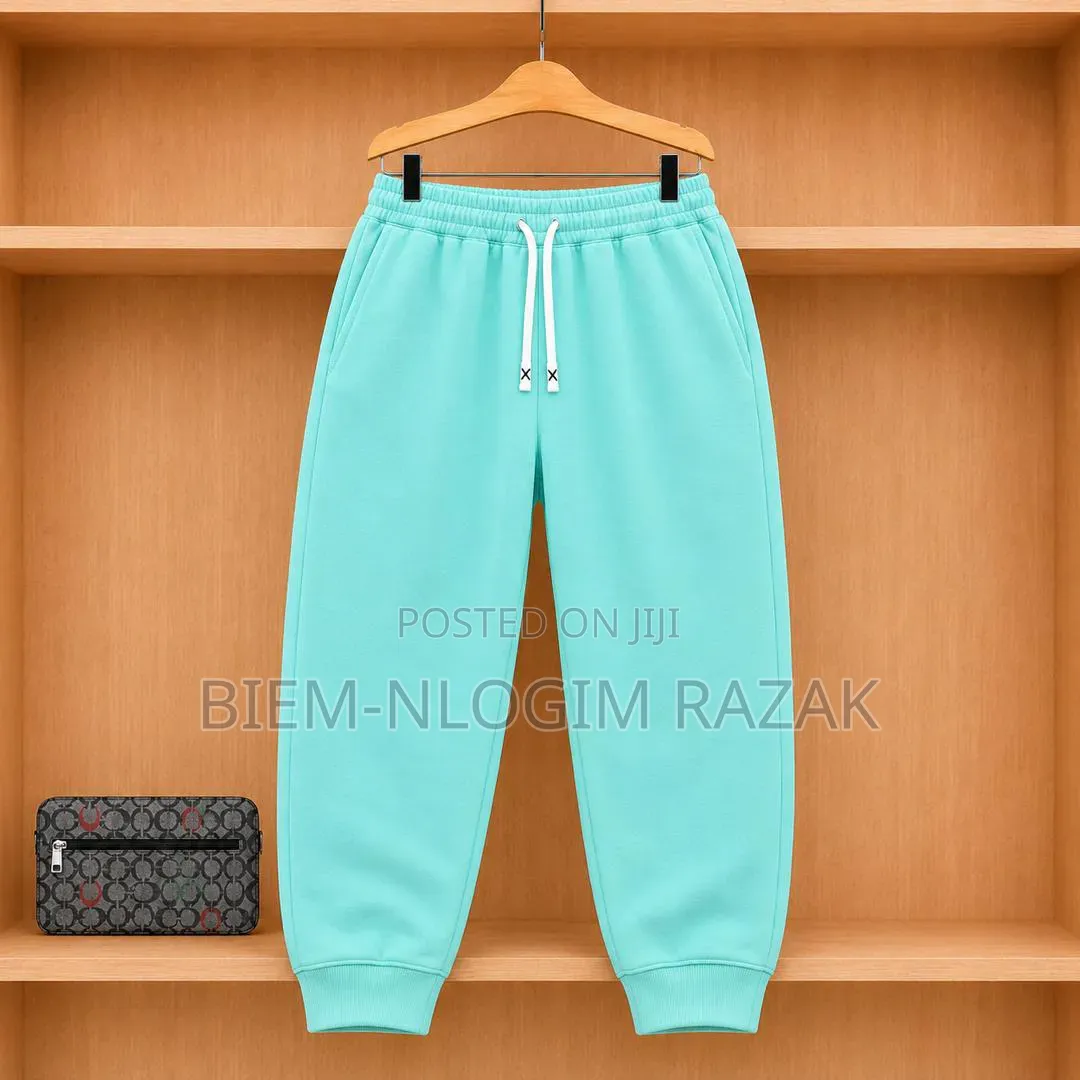 High Quality Plain Bumper N Free Leg Joggers Available in Stock