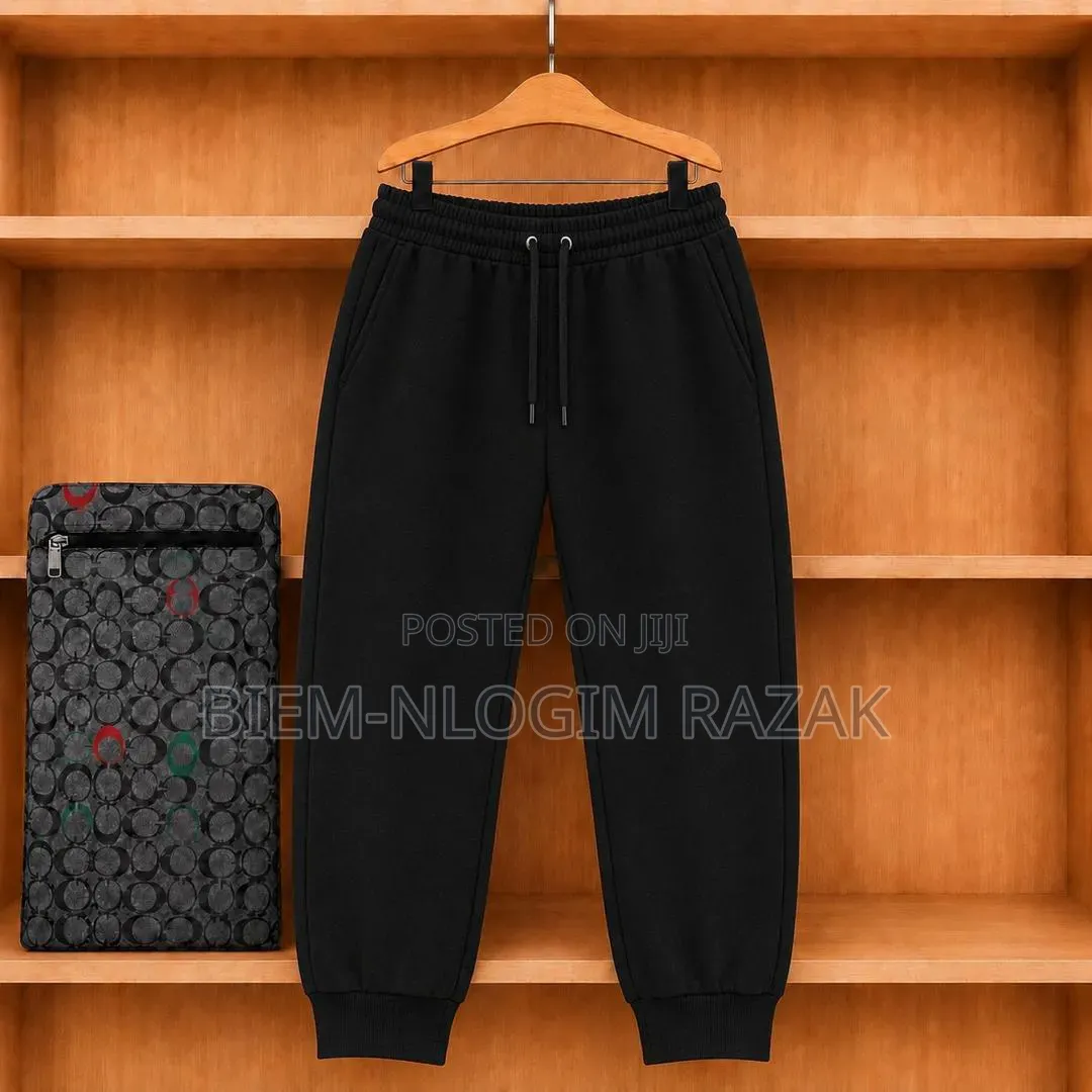 High Quality Plain Bumper N Free Leg Joggers Available in Stock
