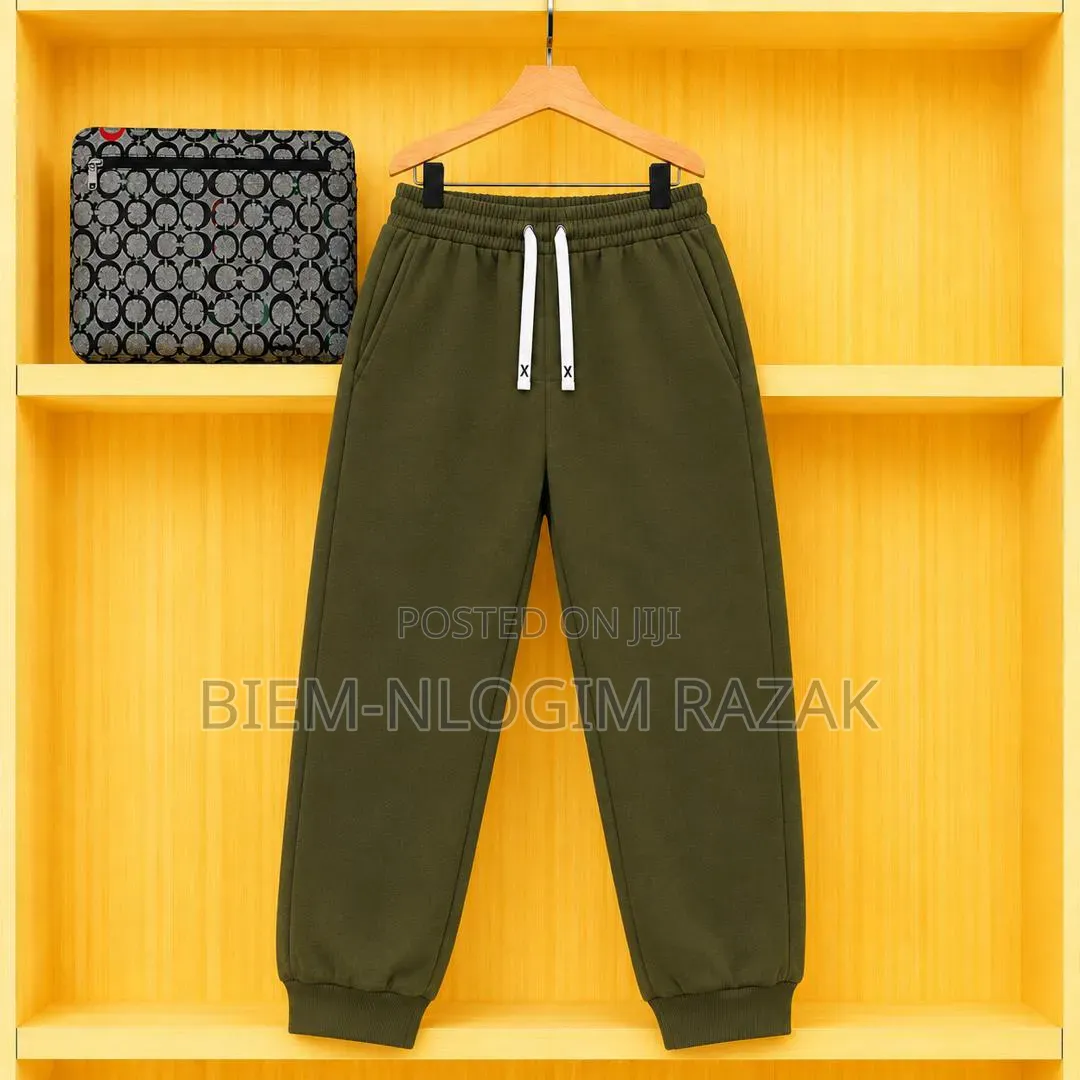 High Quality Plain Bumper N Free Leg Joggers Available in Stock
