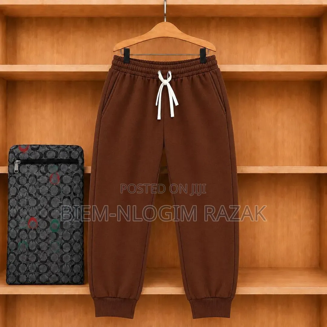 High Quality Plain Bumper N Free Leg Joggers Available in Stock