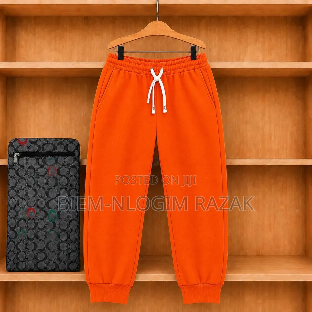 High Quality Plain Bumper N Free Leg Joggers Available in Stock
