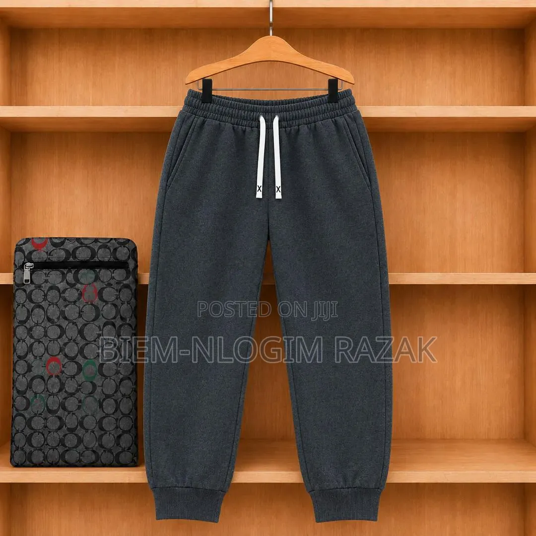 High Quality Plain Bumper N Free Leg Joggers Available in Stock