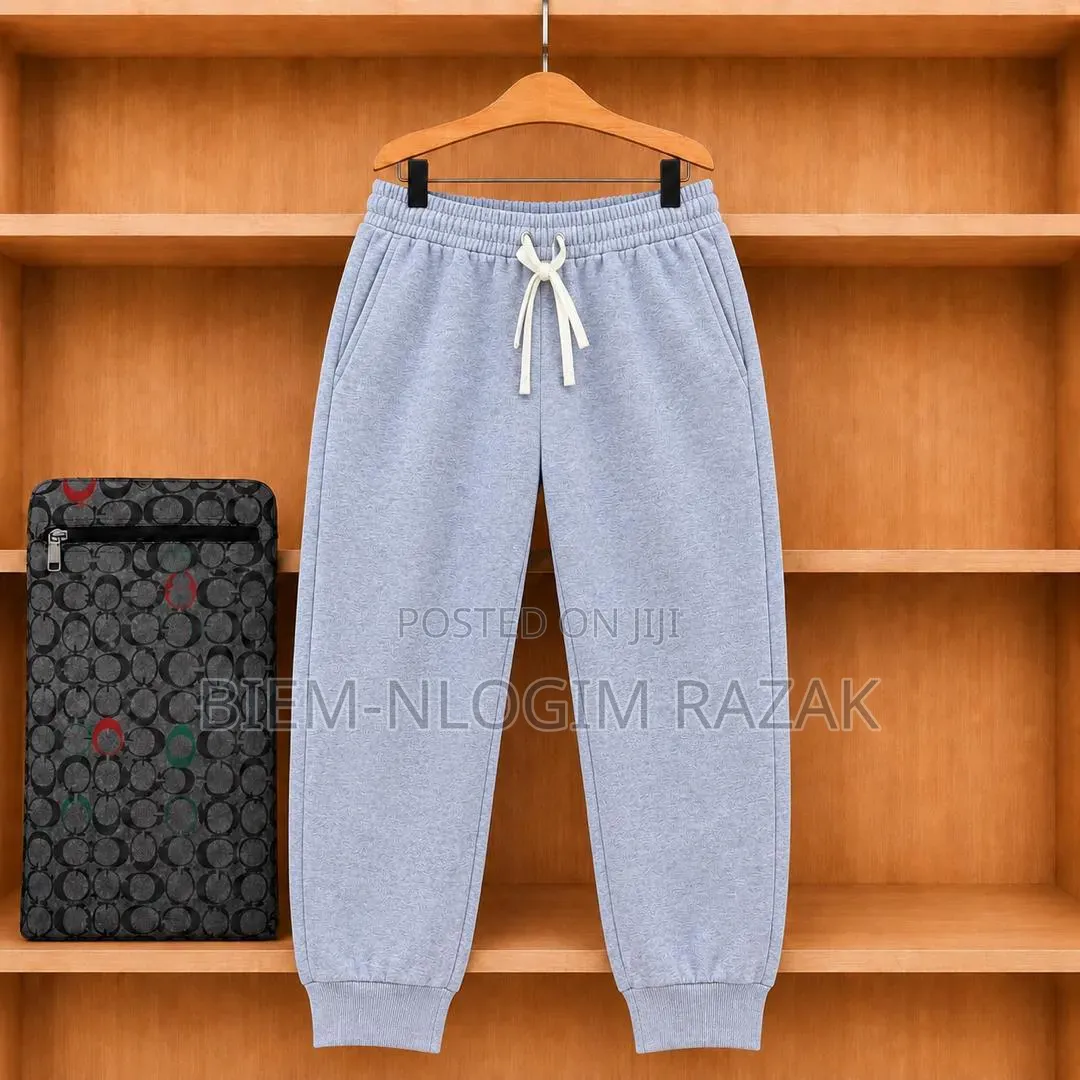 High Quality Plain Bumper N Free Leg Joggers Available in Stock