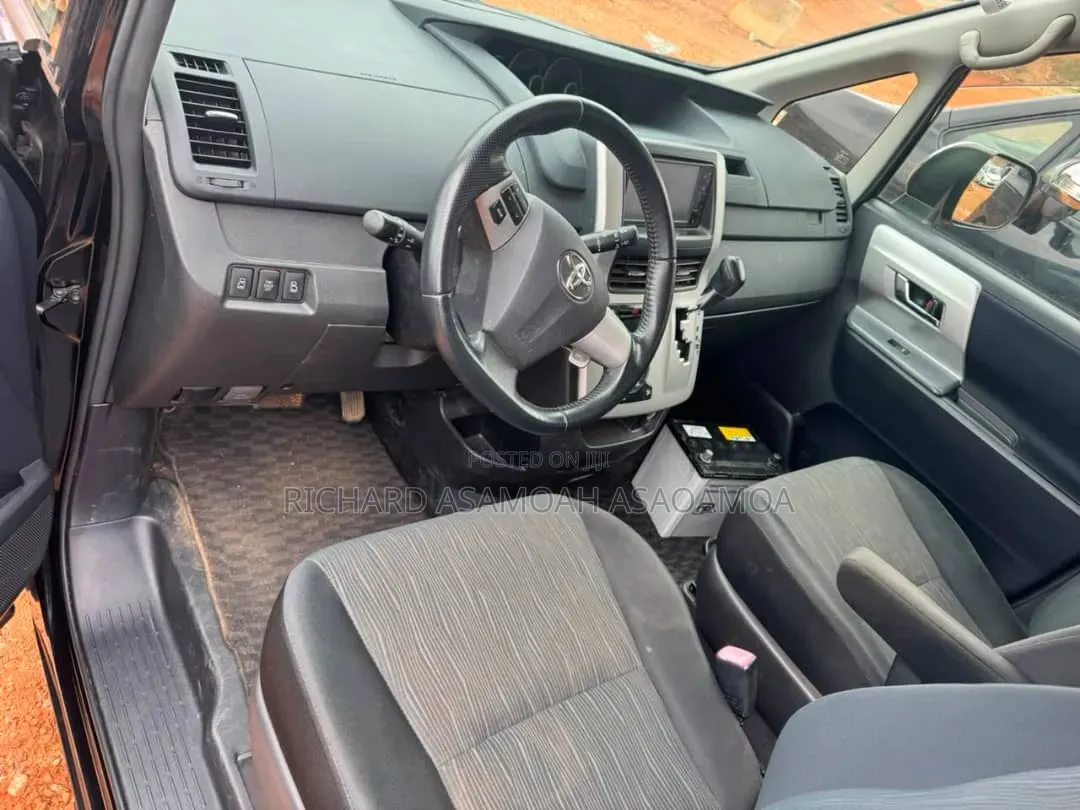 Toyota Voxy 2012 Black