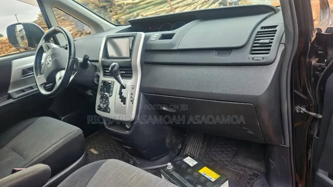 Toyota Voxy 2012 Black