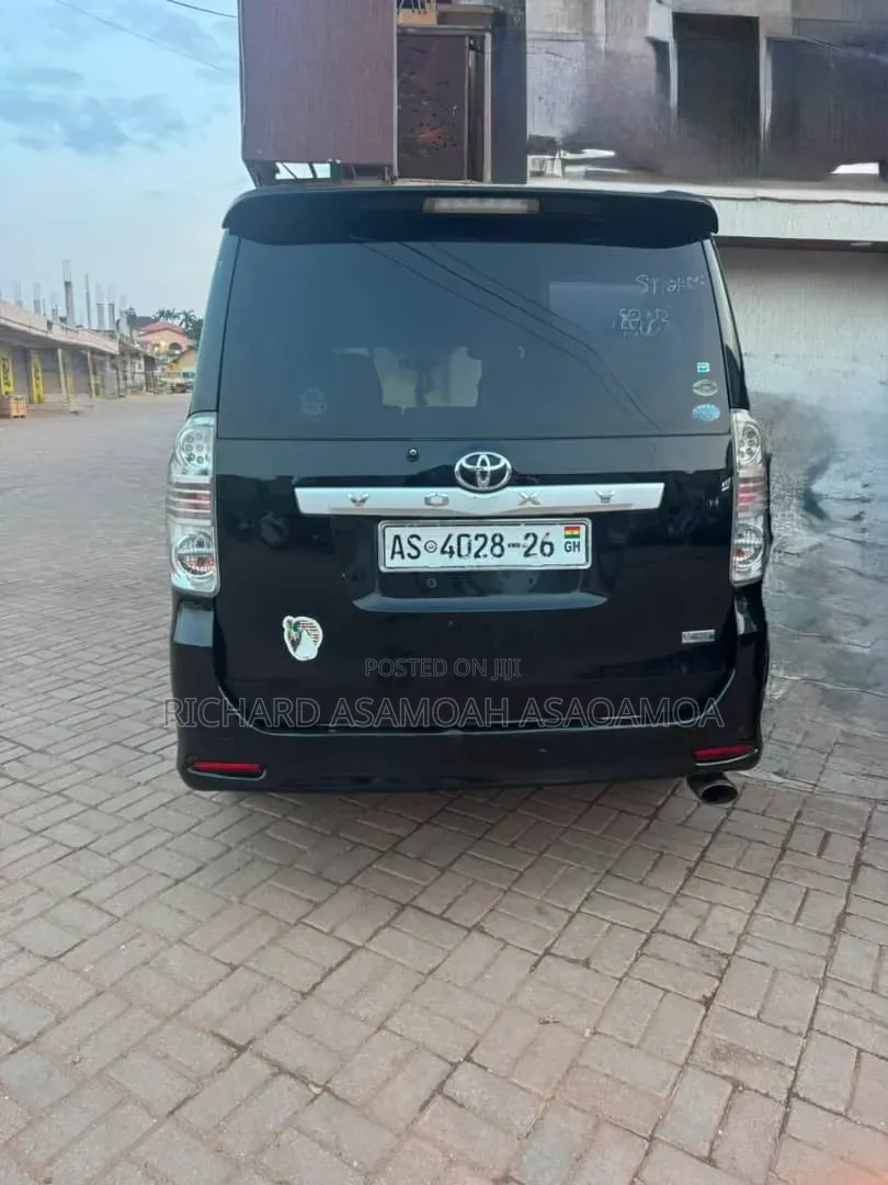 Toyota Voxy 2012 Black