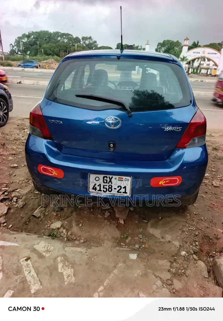Toyota Yaris Base Hatchback 5dr 2010 Blue
