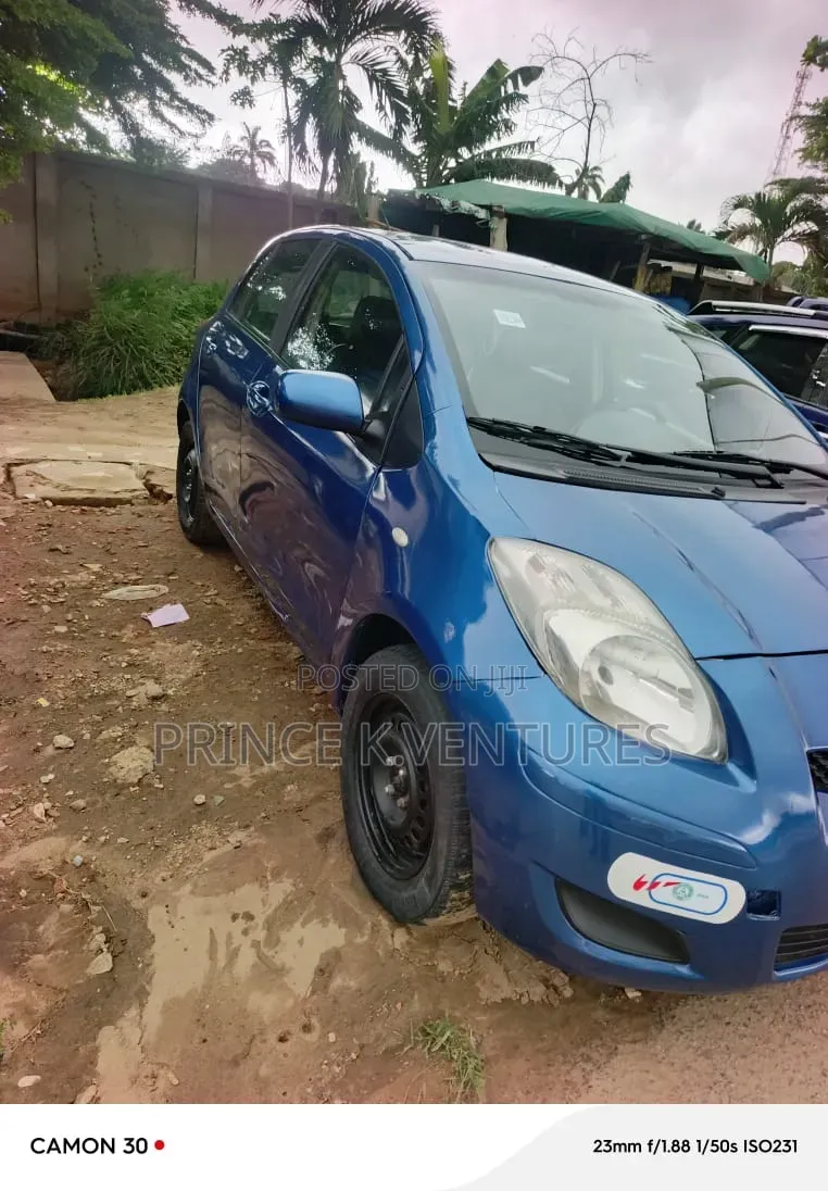 Toyota Yaris Base Hatchback 5dr 2010 Blue