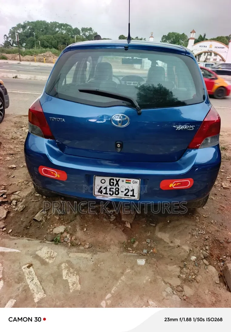 Toyota Yaris Base Hatchback 5dr 2010 Blue