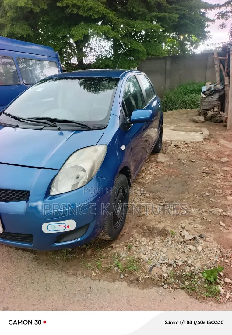 Toyota Yaris Base Hatchback 5dr 2010 Blue