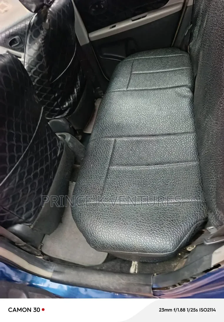 Toyota Yaris Base Hatchback 5dr 2010 Blue
