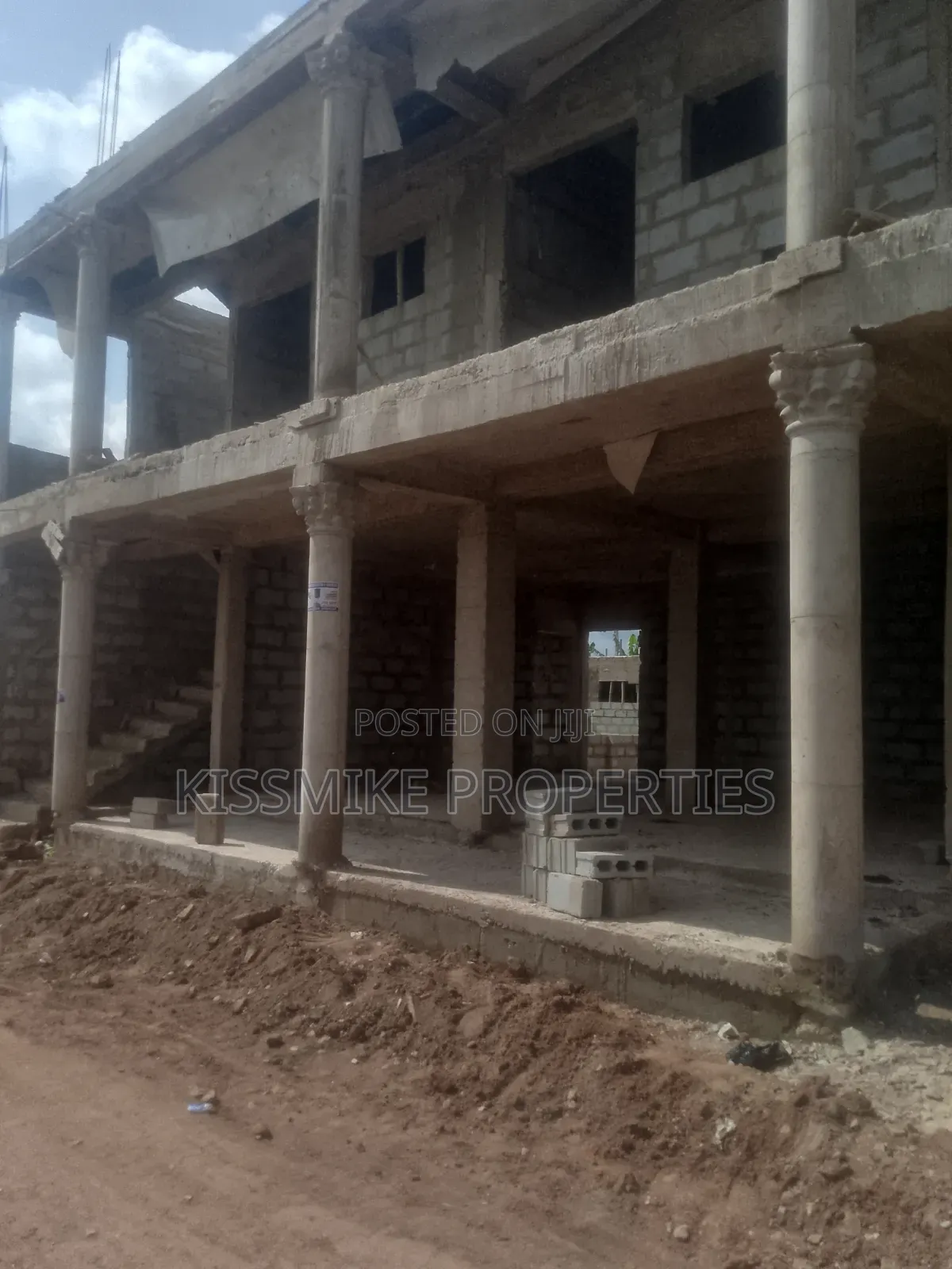 8bdrm Block of Flats in Kismike Investment, Nsawam Adoagyiri Municipal