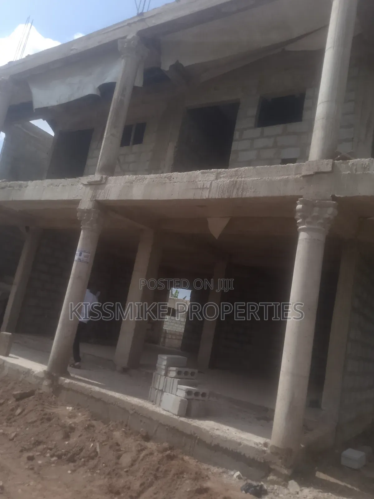 8bdrm Block of Flats in Kismike Investment, Nsawam Adoagyiri Municipal