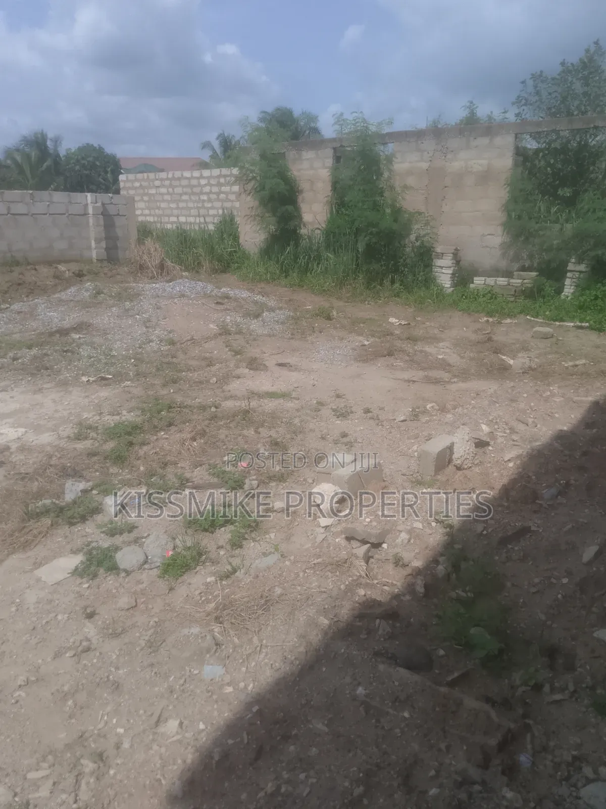 8bdrm Block of Flats in Kismike Investment, Nsawam Adoagyiri Municipal