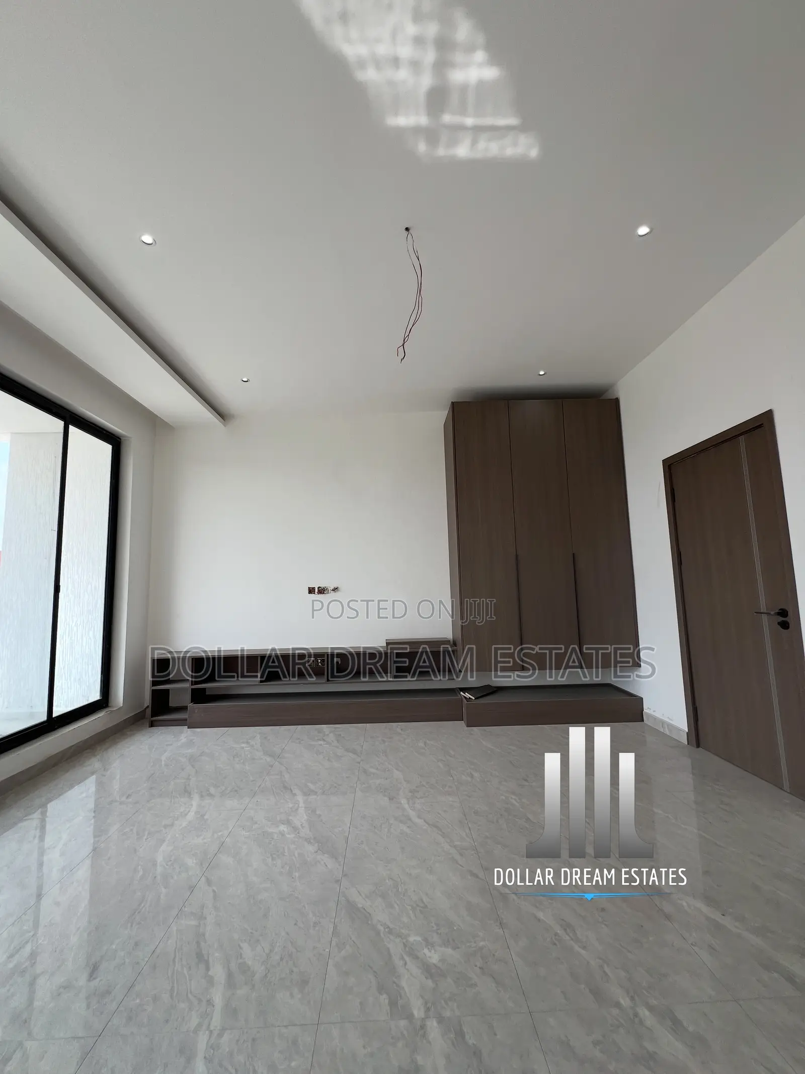 5bdrm House in Adjiriganor for sale