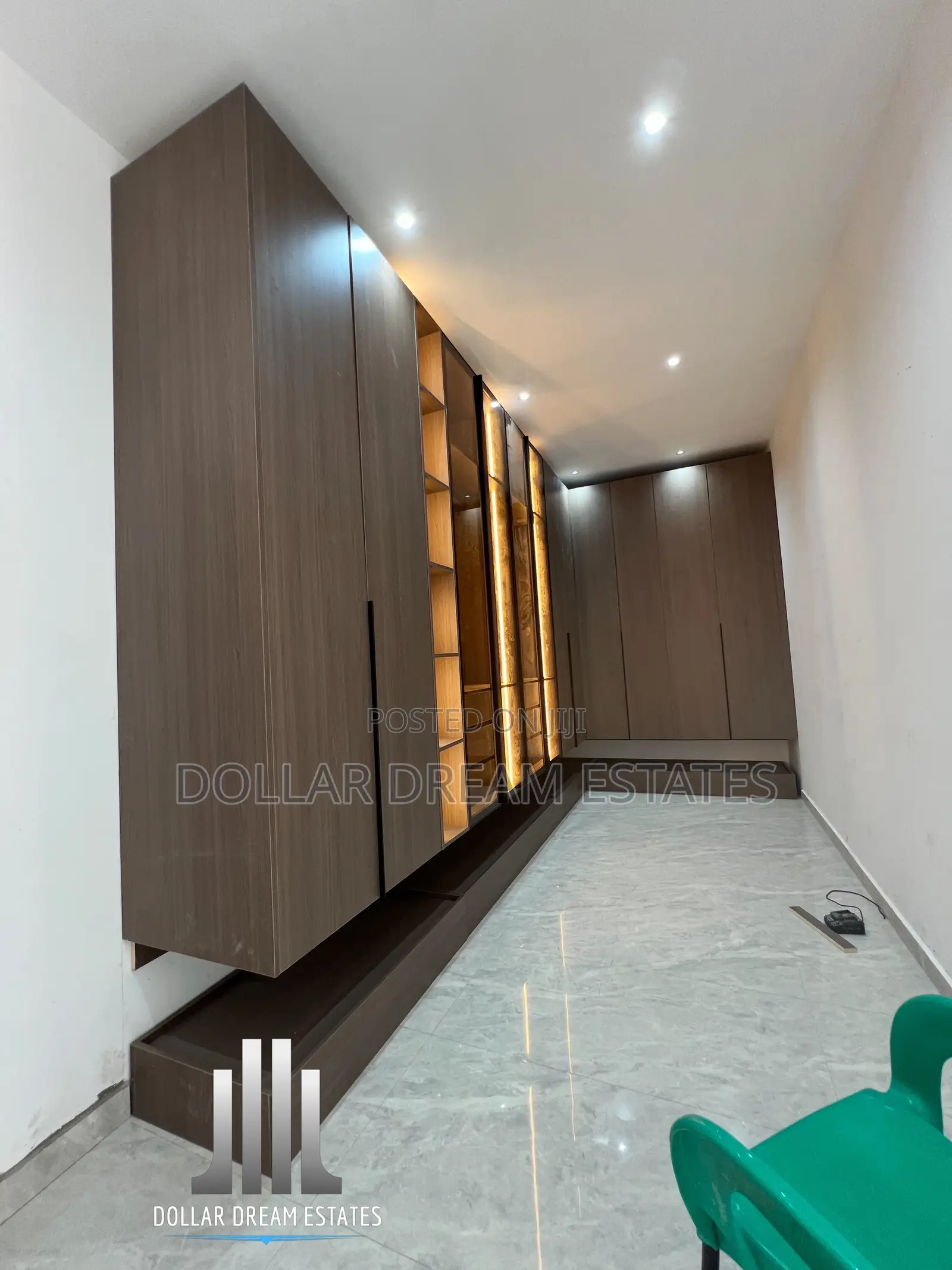 5bdrm House in Adjiriganor for sale