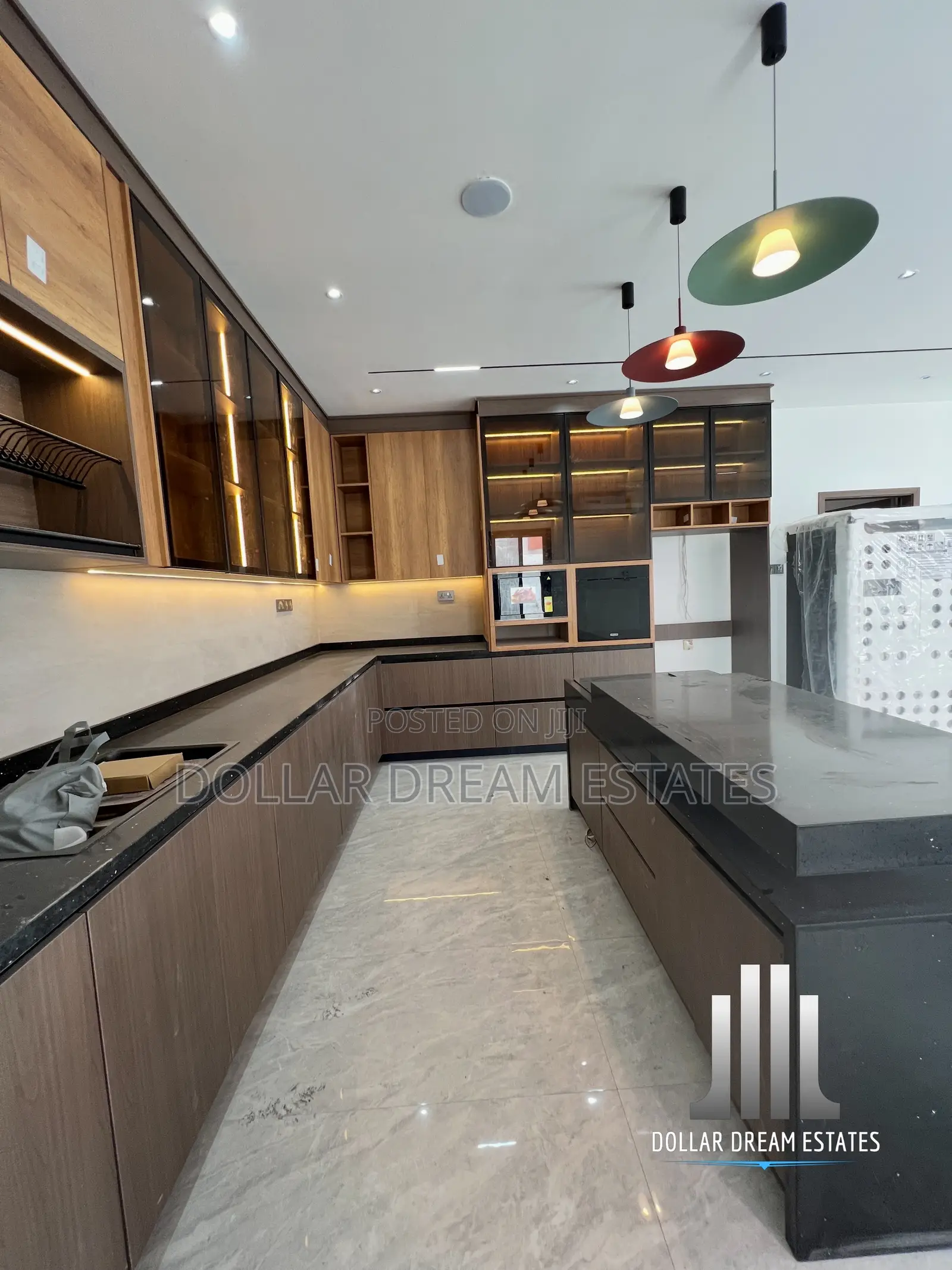 5bdrm House in Adjiriganor for sale