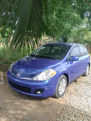 Nissan Versa 1.8 SL Hatchback 2011 Blue