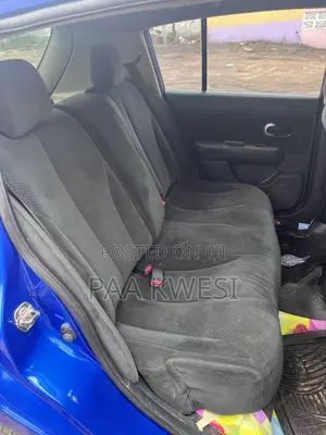 Nissan Versa 1.8 SL Hatchback 2011 Blue