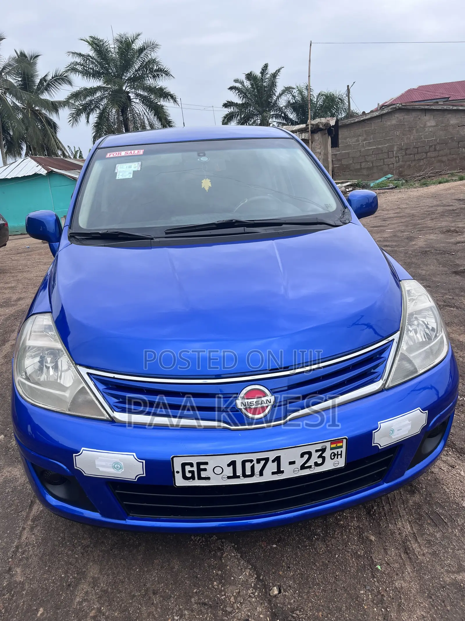 Nissan Versa 1.8 SL Hatchback 2011 Blue
