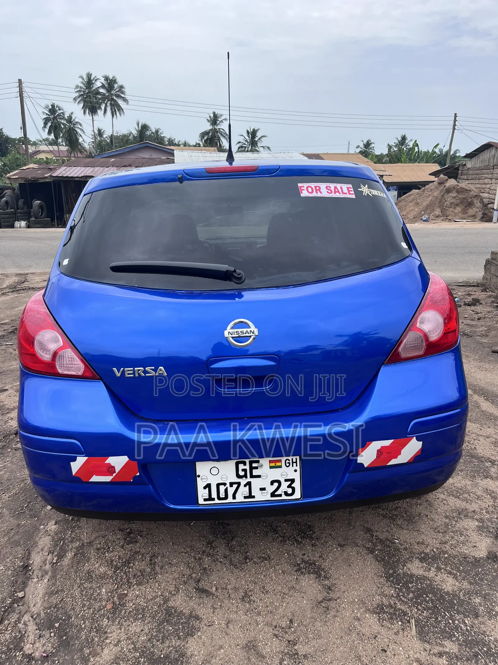 Nissan Versa 1.8 SL Hatchback 2011 Blue