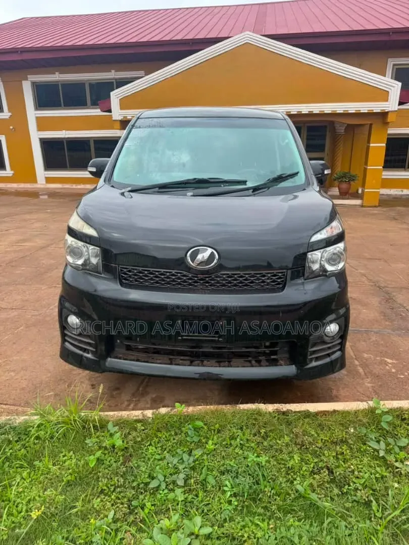 Toyota Voxy 2012 Black