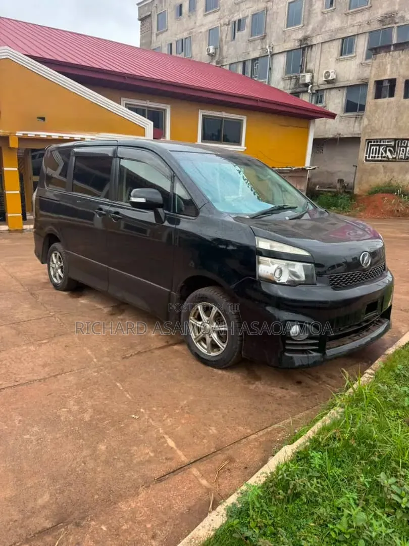 Toyota Voxy 2012 Black