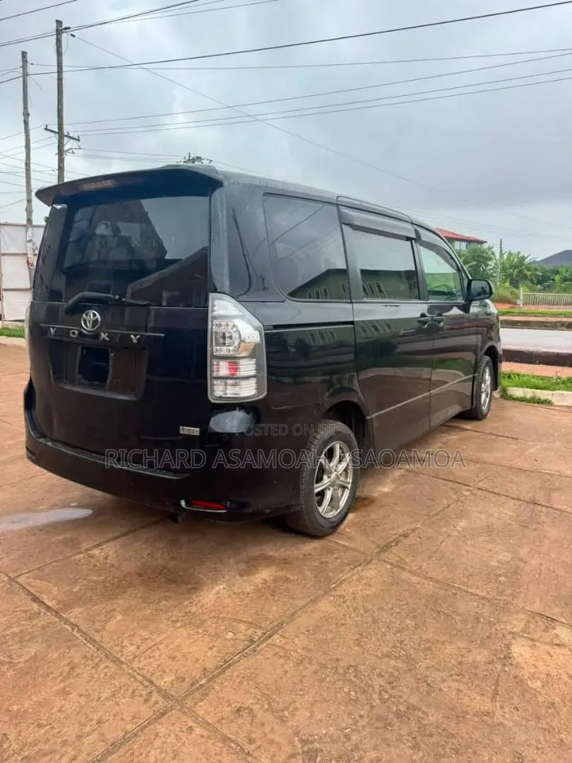 Toyota Voxy 2012 Black