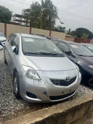 Toyota Belta 2010 Silver