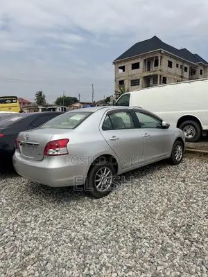 Toyota Belta 2010 Silver