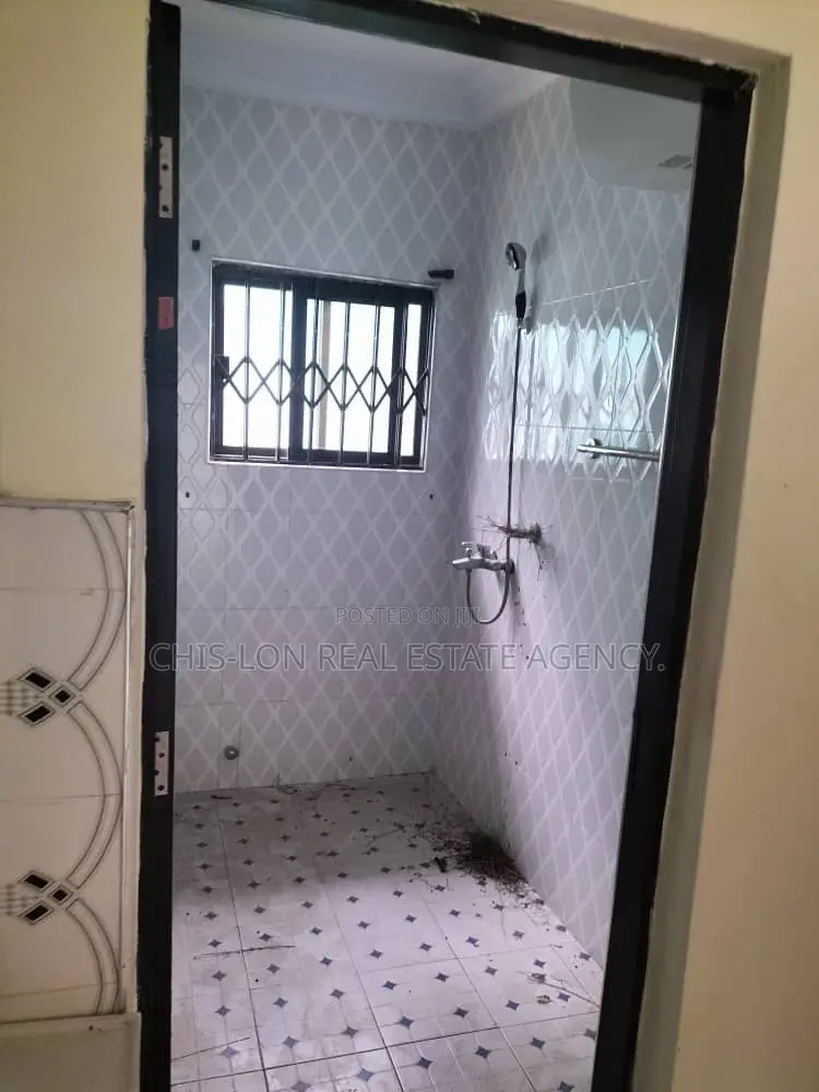 3bdrm House in Chislon, Adade for rent