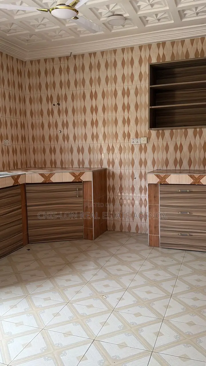 3bdrm House in Chislon, Adade for rent