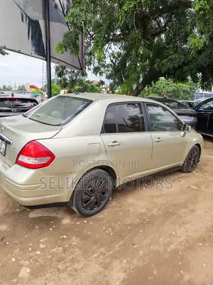 Nissan Versa 2007 Gold