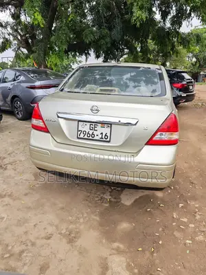 Nissan Versa 2007 Gold