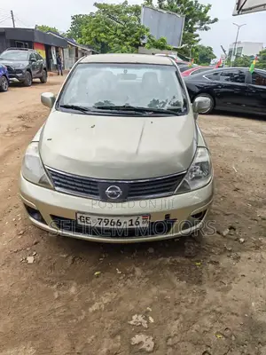 Nissan Versa 2007 Gold