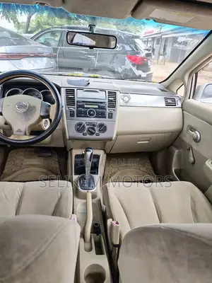 Nissan Versa 2007 Gold