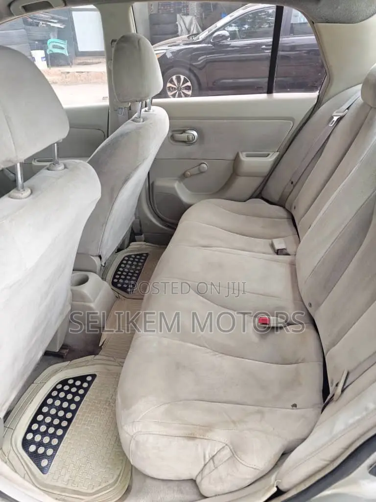 Nissan Versa 2007 Gold