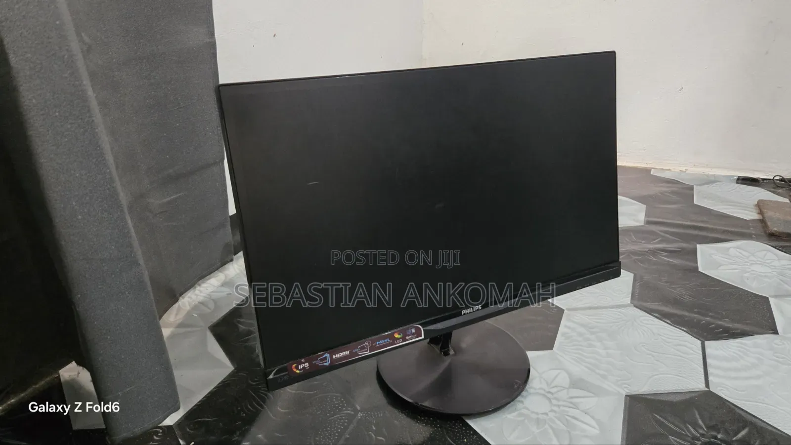 Edgeless Philips Full HD Monitor