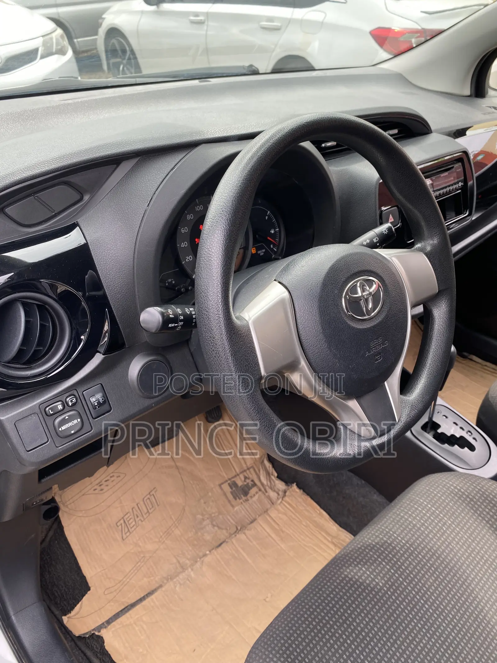Toyota Vitz 1.3 AWD 5dr 2015 White