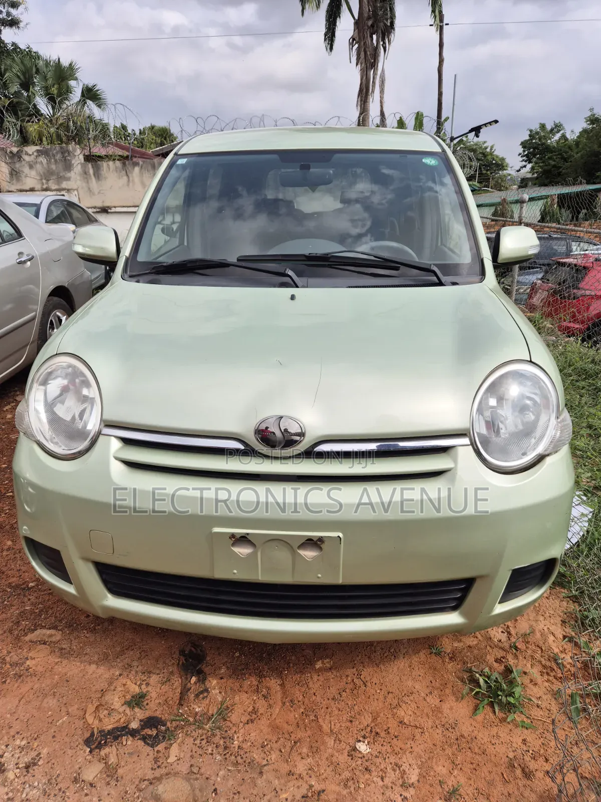 Toyota Sienta 2011 Green