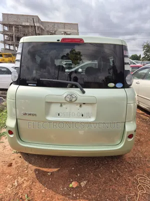 Toyota Sienta 2011 Green