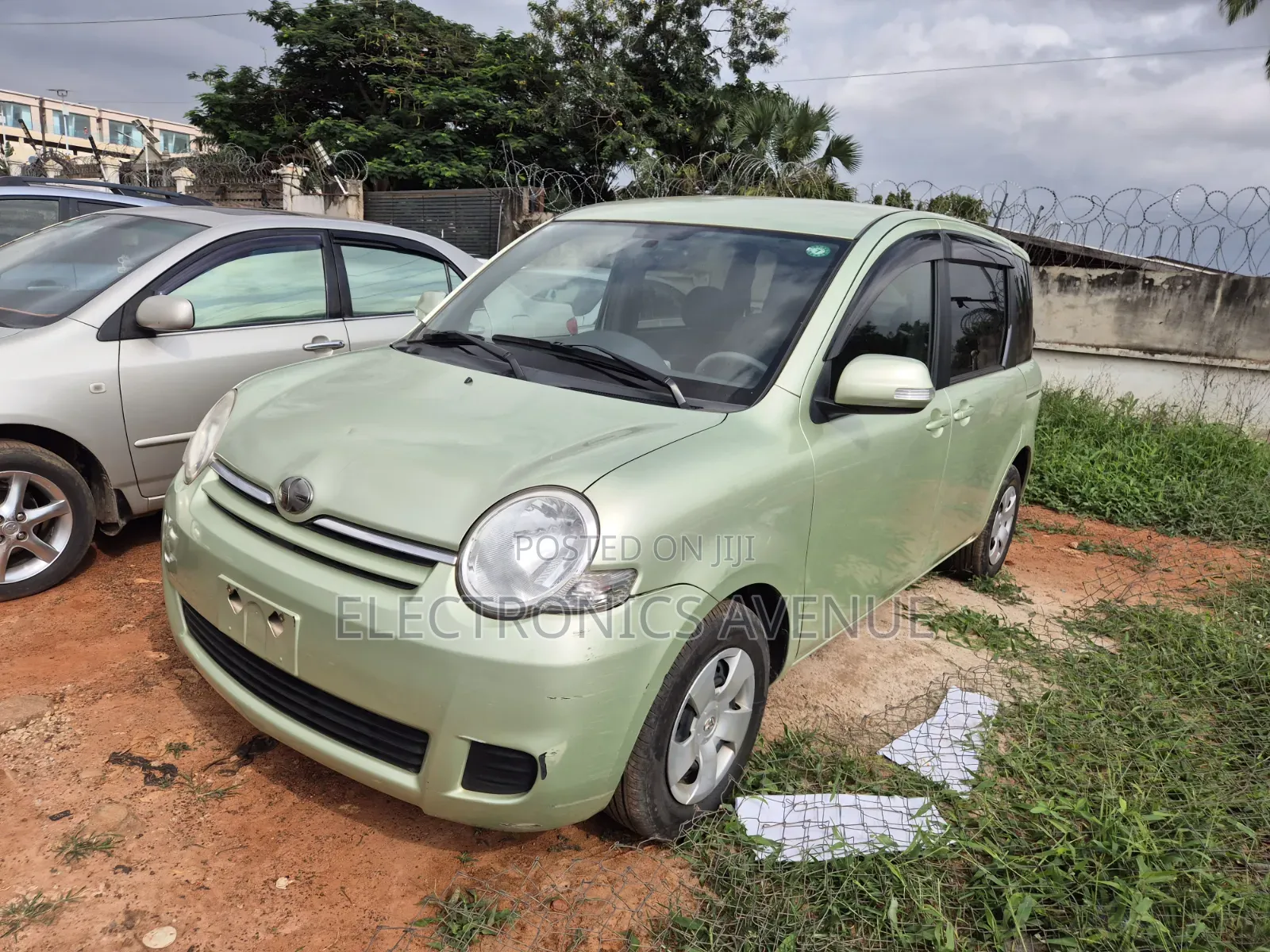 Toyota Sienta 2011 Green