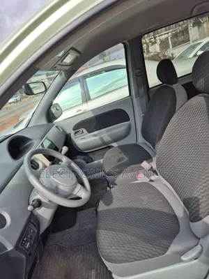 Toyota Sienta 2011 Green