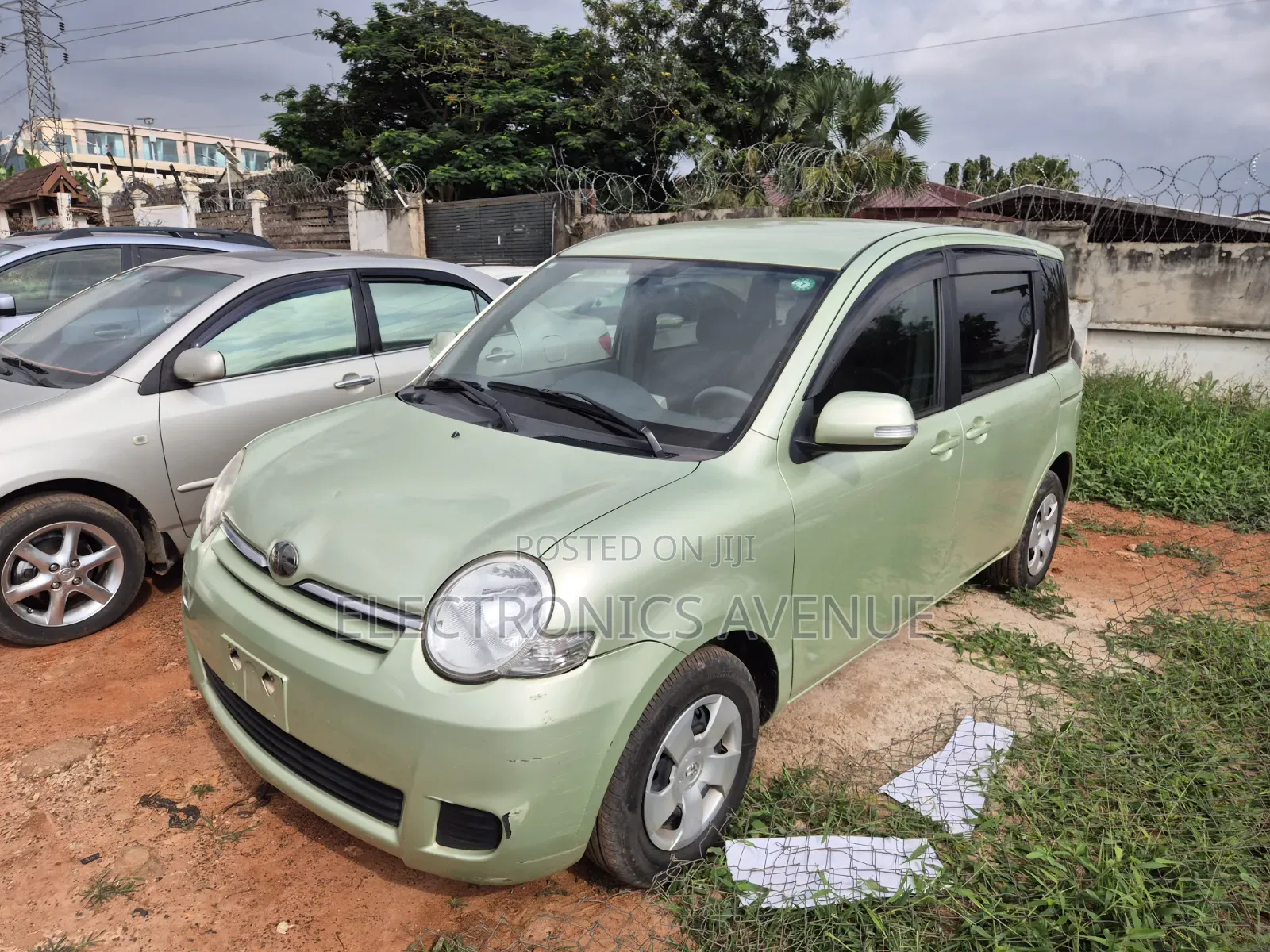 Toyota Sienta 2011 Green