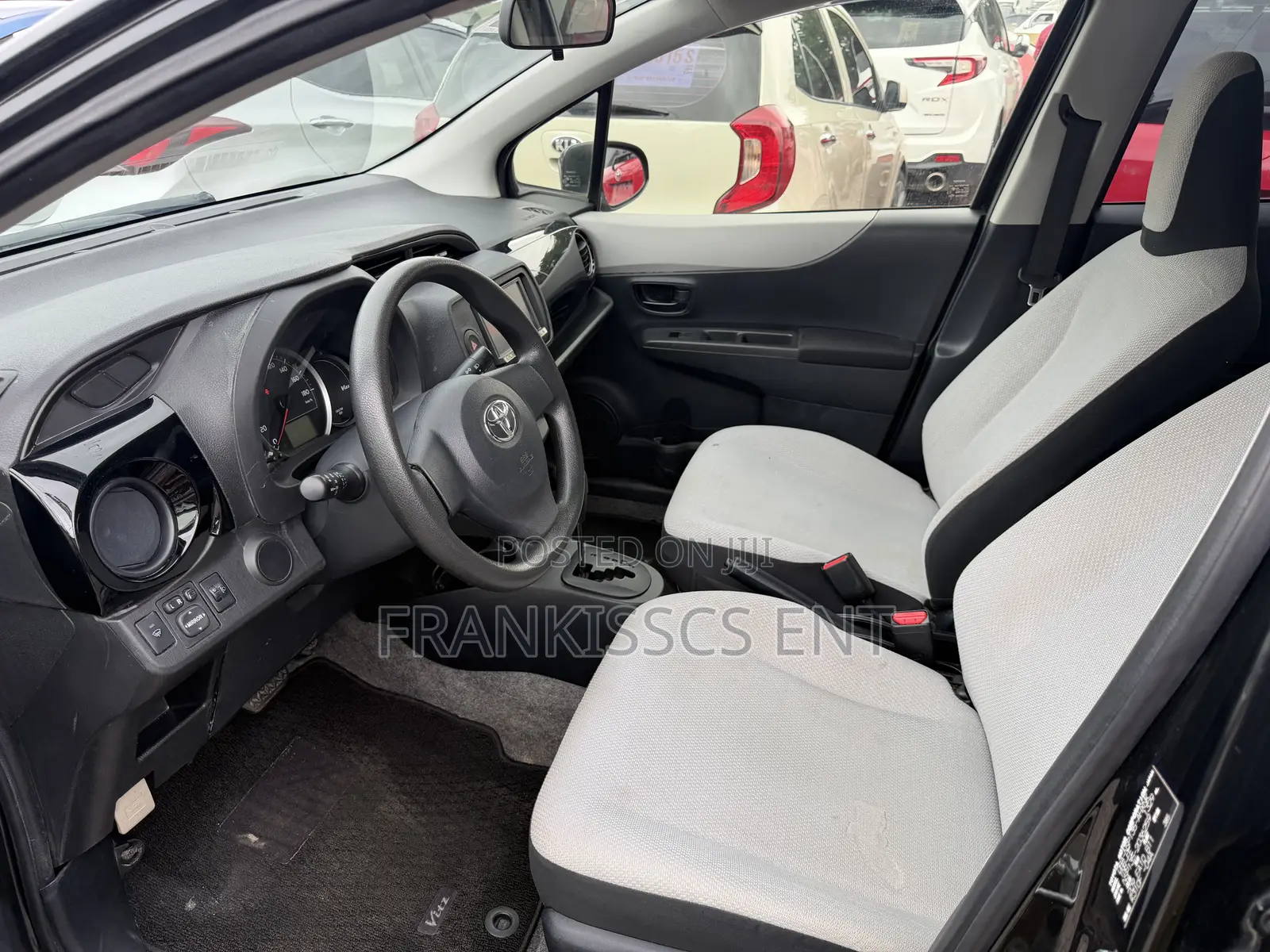 Toyota Vitz 1.3 FWD 5dr 2014 Black