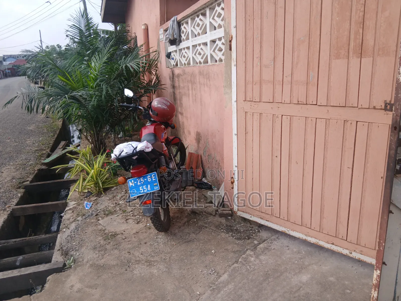 TVS HLX 125 2025 Red